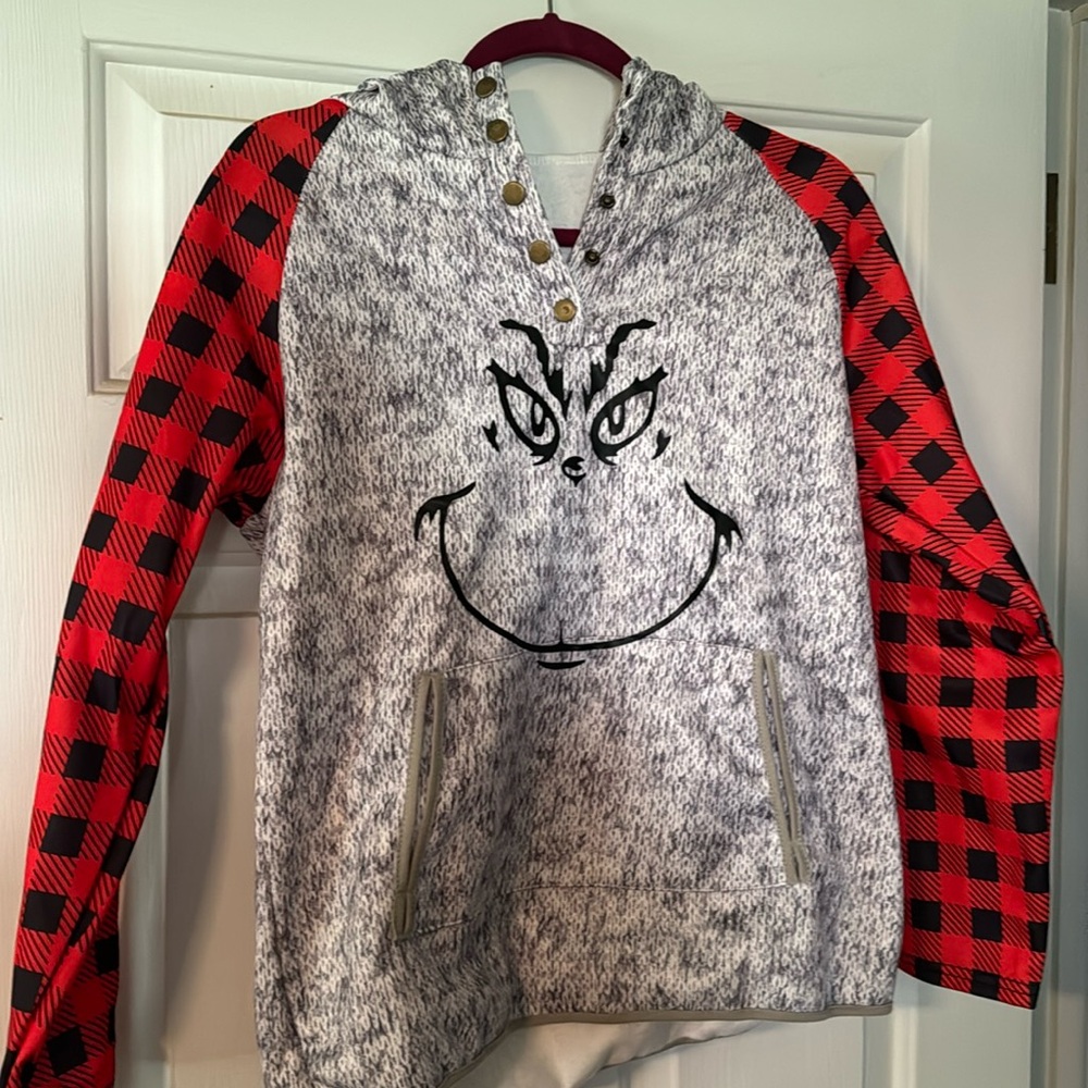 Women’s grinch sweatshirt
